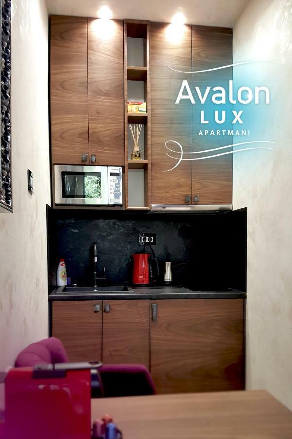 Avalon Lux Studio Apartment Novi Sad Exterior photo
